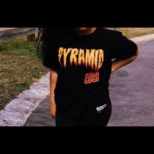 Chris brown black pyramid graphic tee